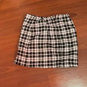 Plaid white and black women’s mini skirt